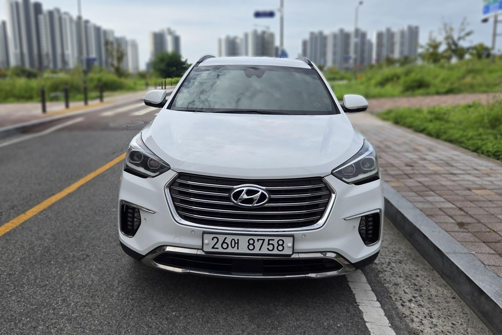 2017 Hyundai The New MAXCRUZ DIESEL 2.2 2WD FINEST EDITION (6 Seater) — Korean import available from KcarDeals