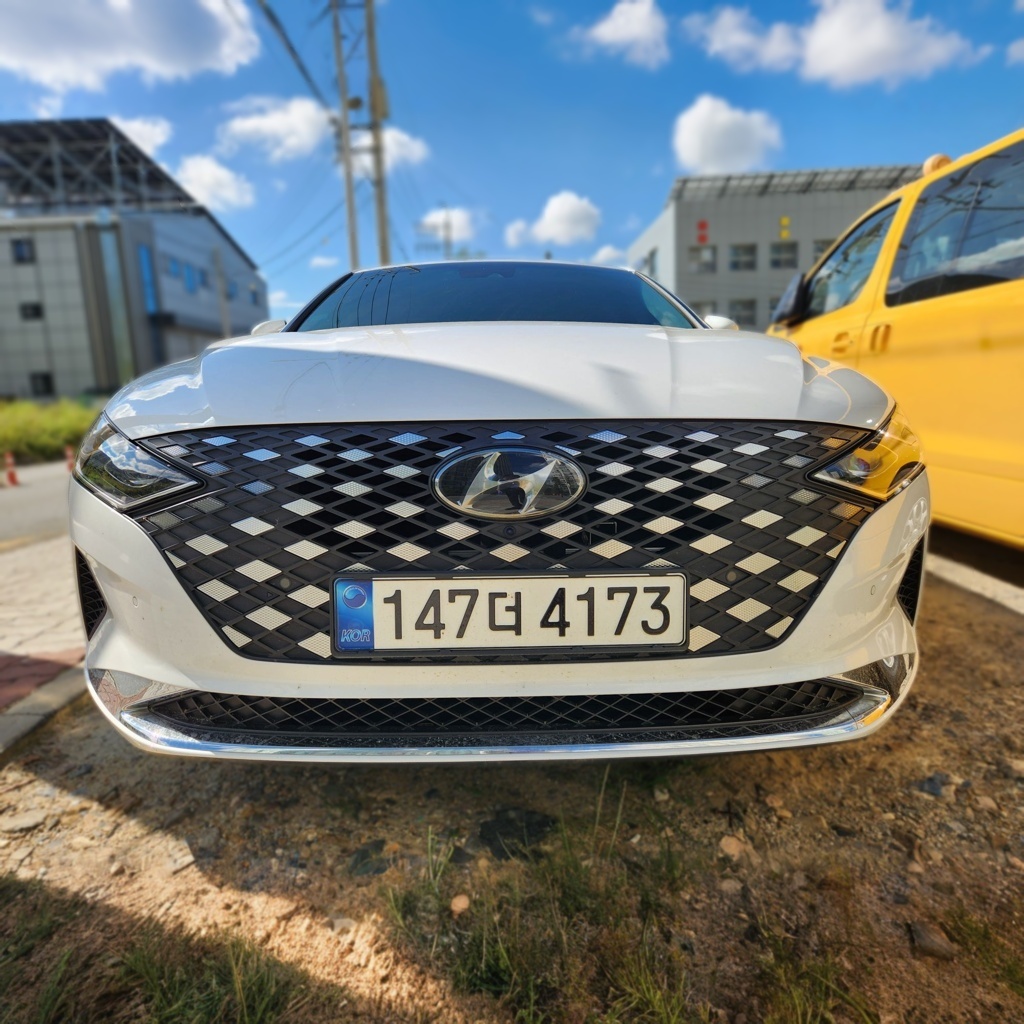 2023 Hyundai The New GRANDEUR IG Hybrid LE BLANC — photograph 1 of 1