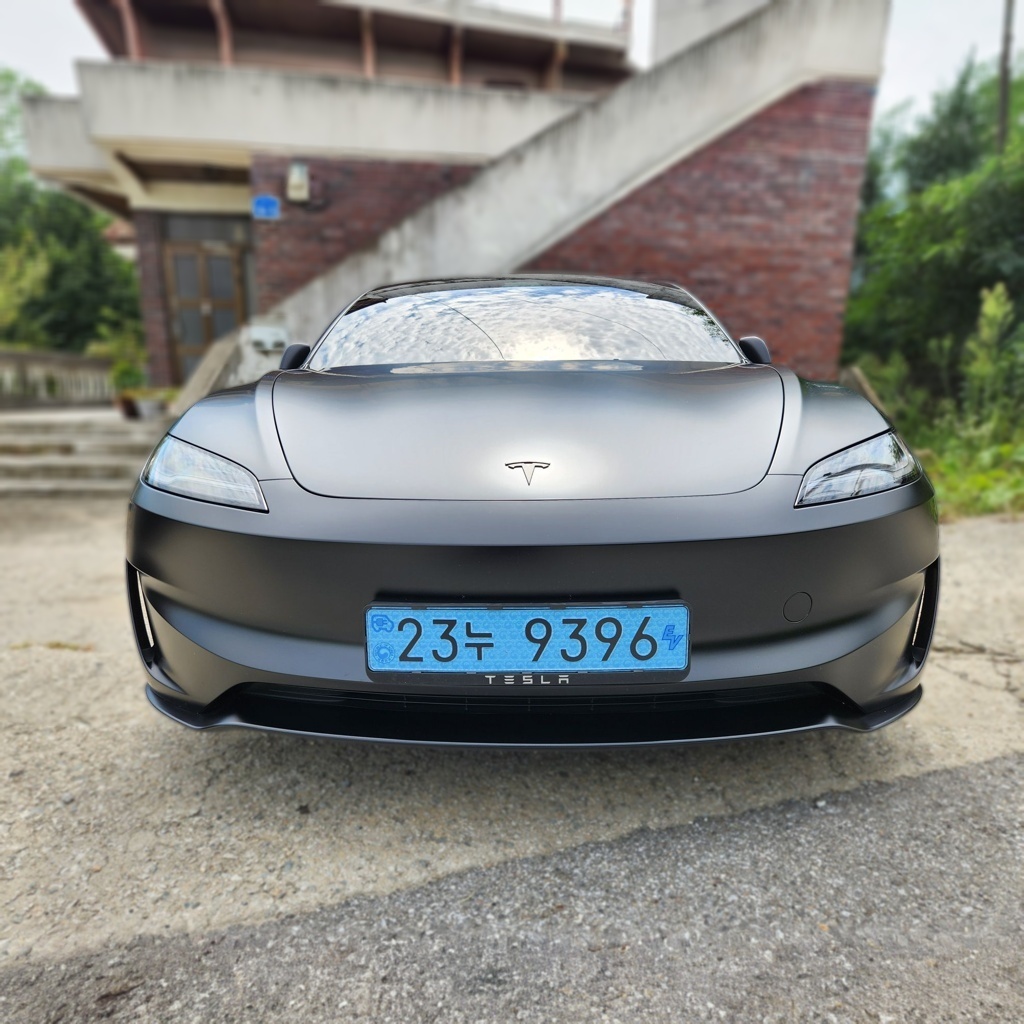2024 Tesla MODEL 3 Highland Performance AWD — photograph 1 of 1