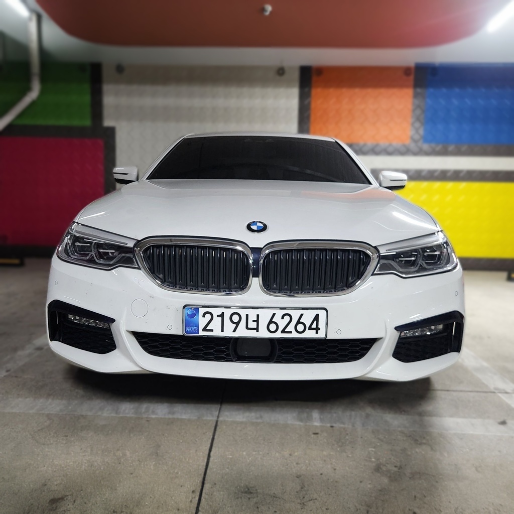 BMW 5 Series (G30)