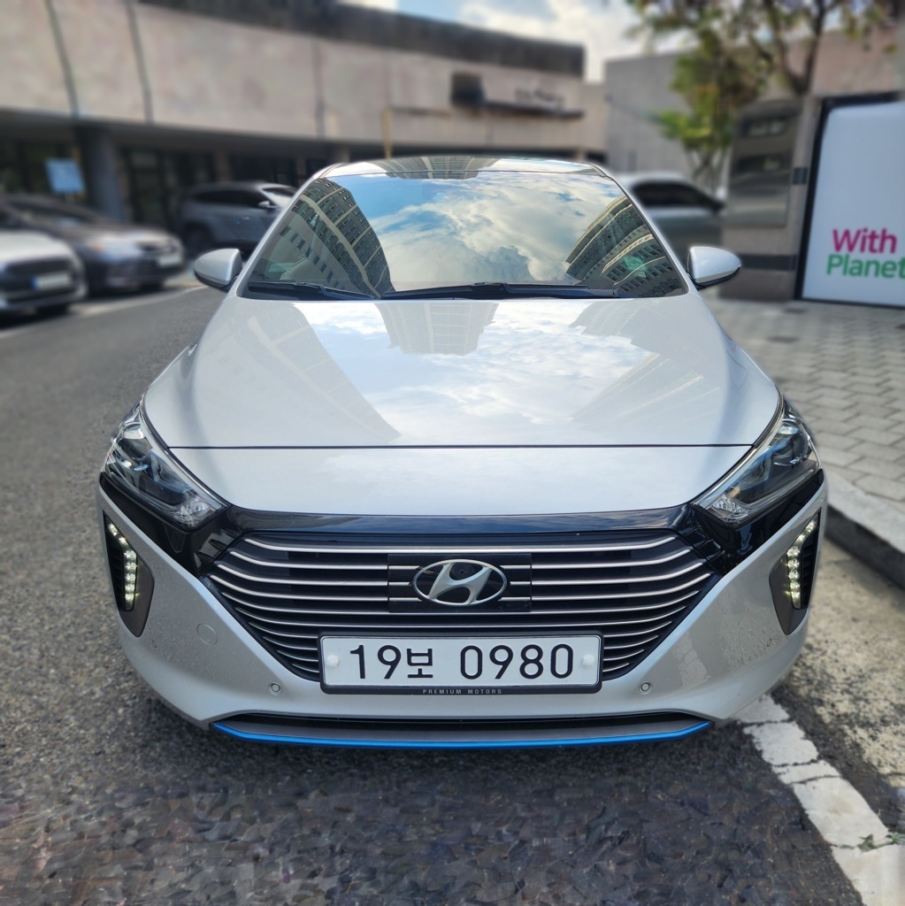Hyundai IONIQ
