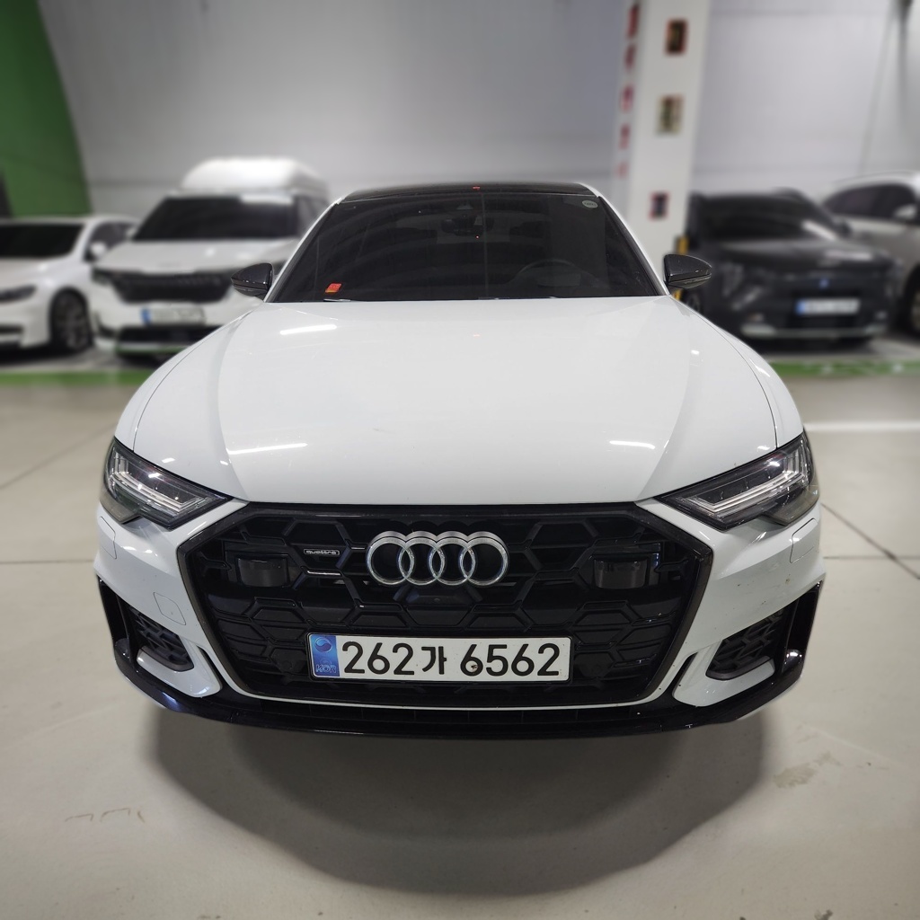Audi A6 (C8)
