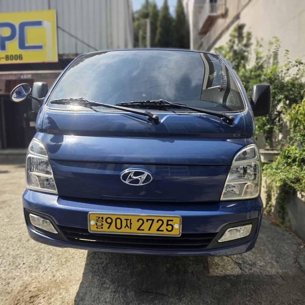 2022 PORTER II Cargo 21MY Standard Cab Diesel EXTRA LONG WHEELBASE Manual Smart . — photograph 1 of 1