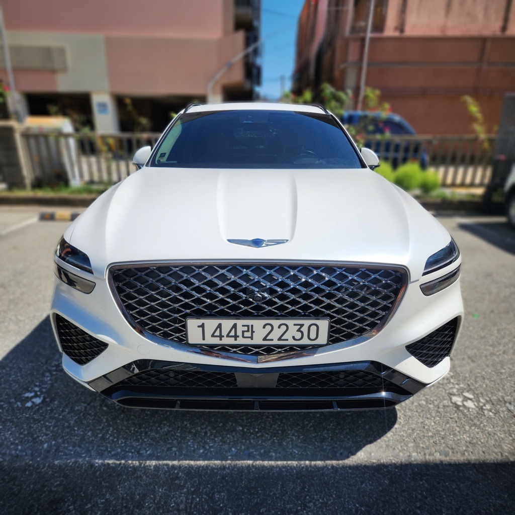 2023 GV70 2.5T Gasoline AWD — photograph 1 of 1