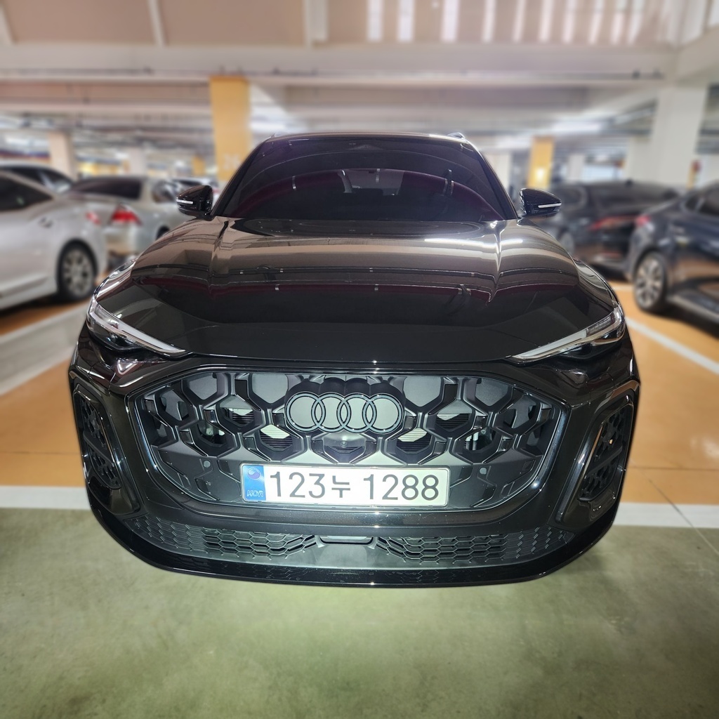 2025 Audi Q5 (80A) 40 TDI QUATTRO S-Line Black EDITION — photograph 1 of 1