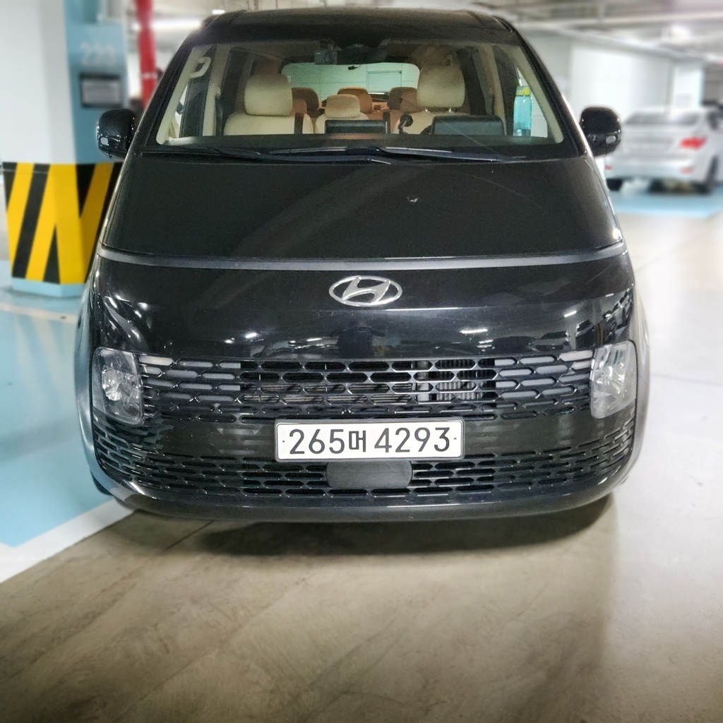 2023 Hyundai Staria Tourer Diesel 9-seater Modern — photograph 1 of 1