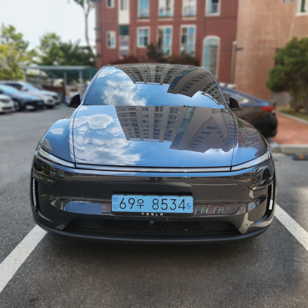2025 Tesla Model Y Juniper Long Range AWD — photograph 1 of 1