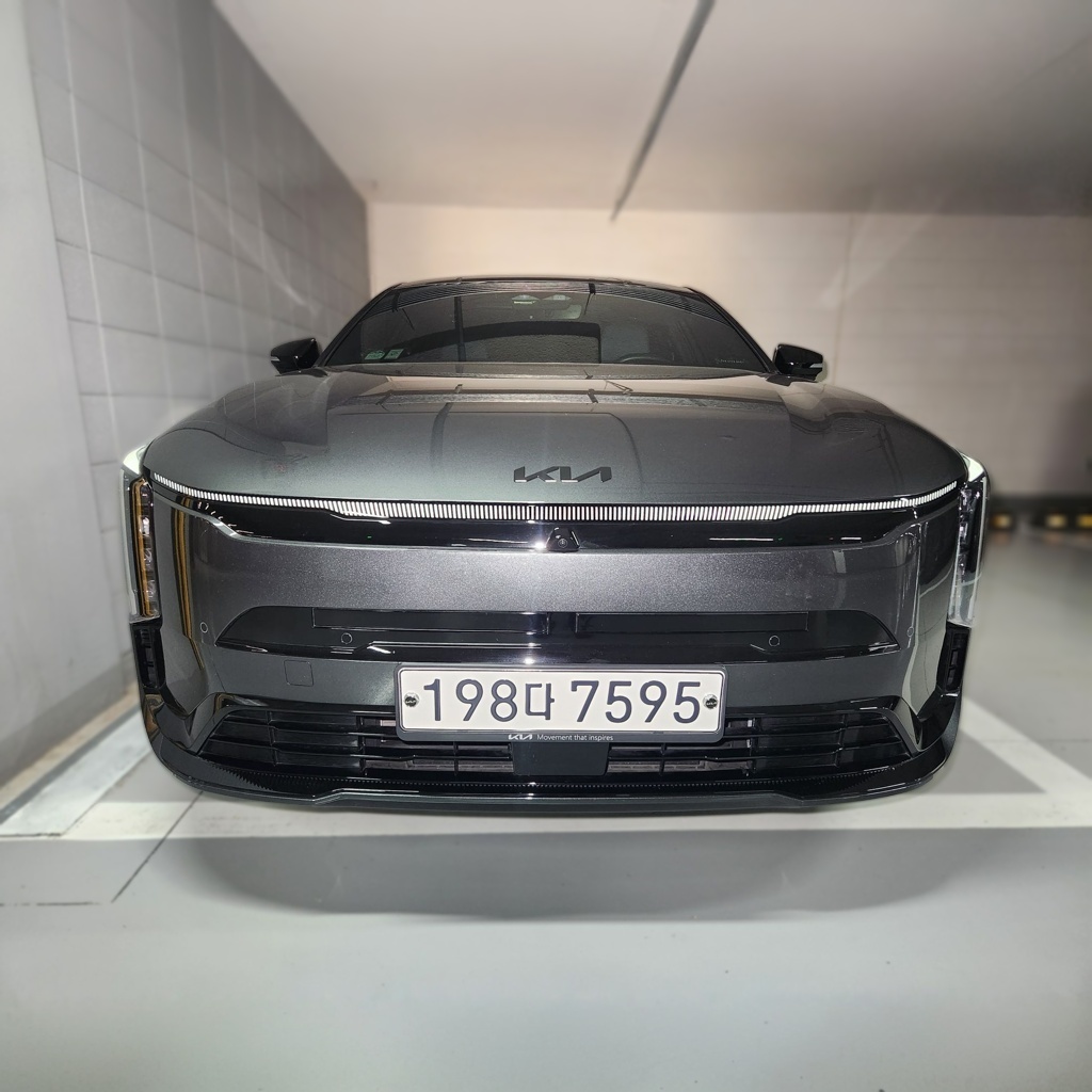 2025 Kia The New K8 1.6 TURBO Hybrid Signature Black — photograph 1 of 1