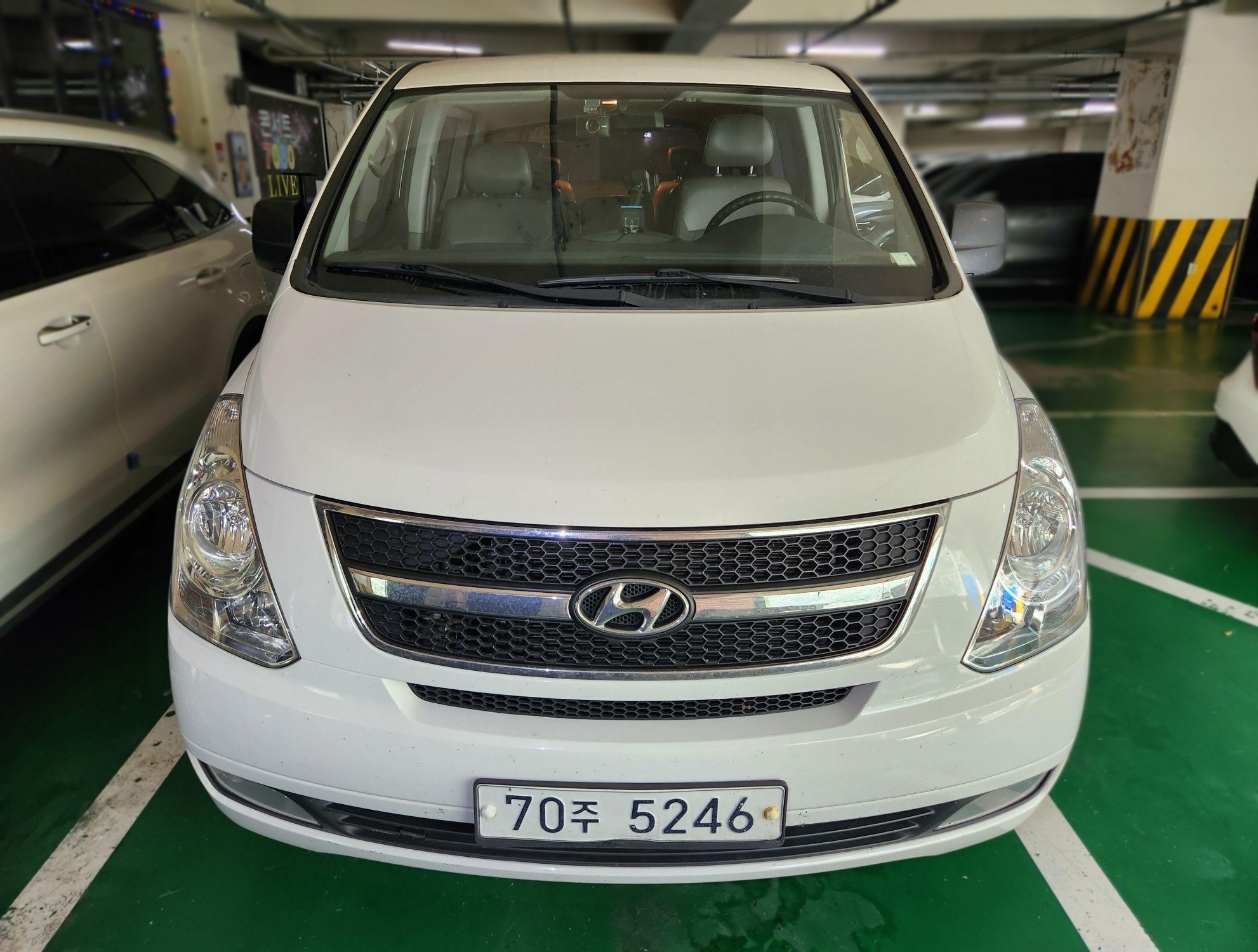 2013 Hyundai Grand Starex 12-seater Wagon CVX LUXURY