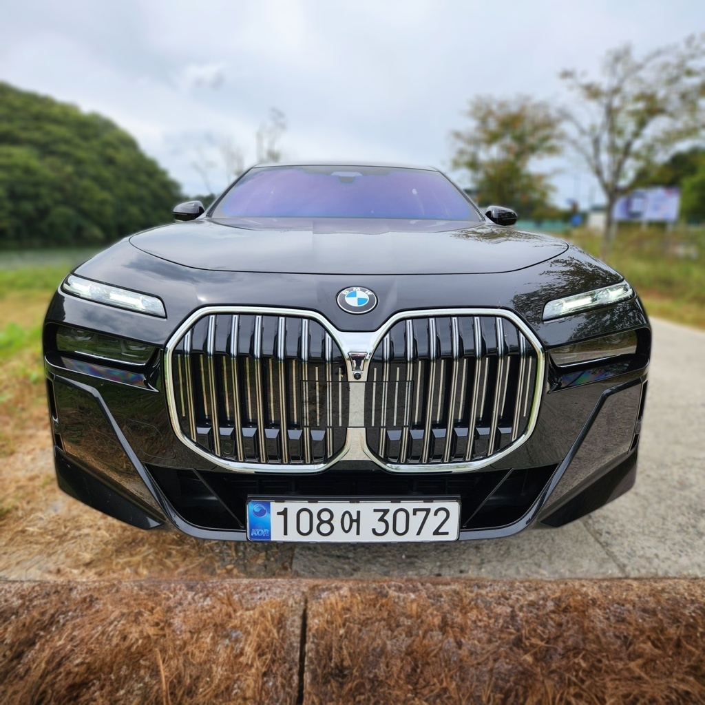 2025 BMW 7 SERIES (G70) 740i xDrive M SPORT LIMITED EDITION — photograph 1 of 1