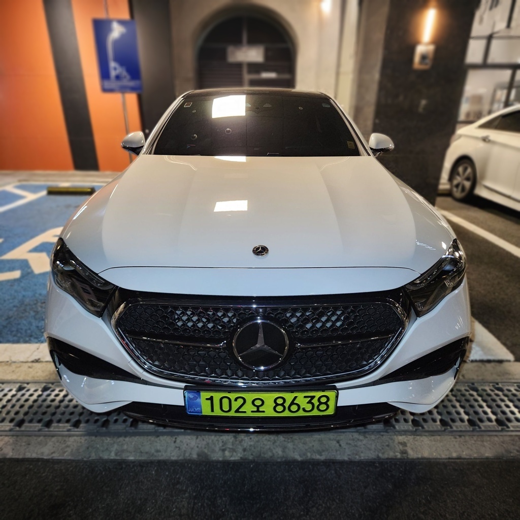 2024 Mercedes-Benz E300 4MATIC AMG Line — photograph 1 of 1