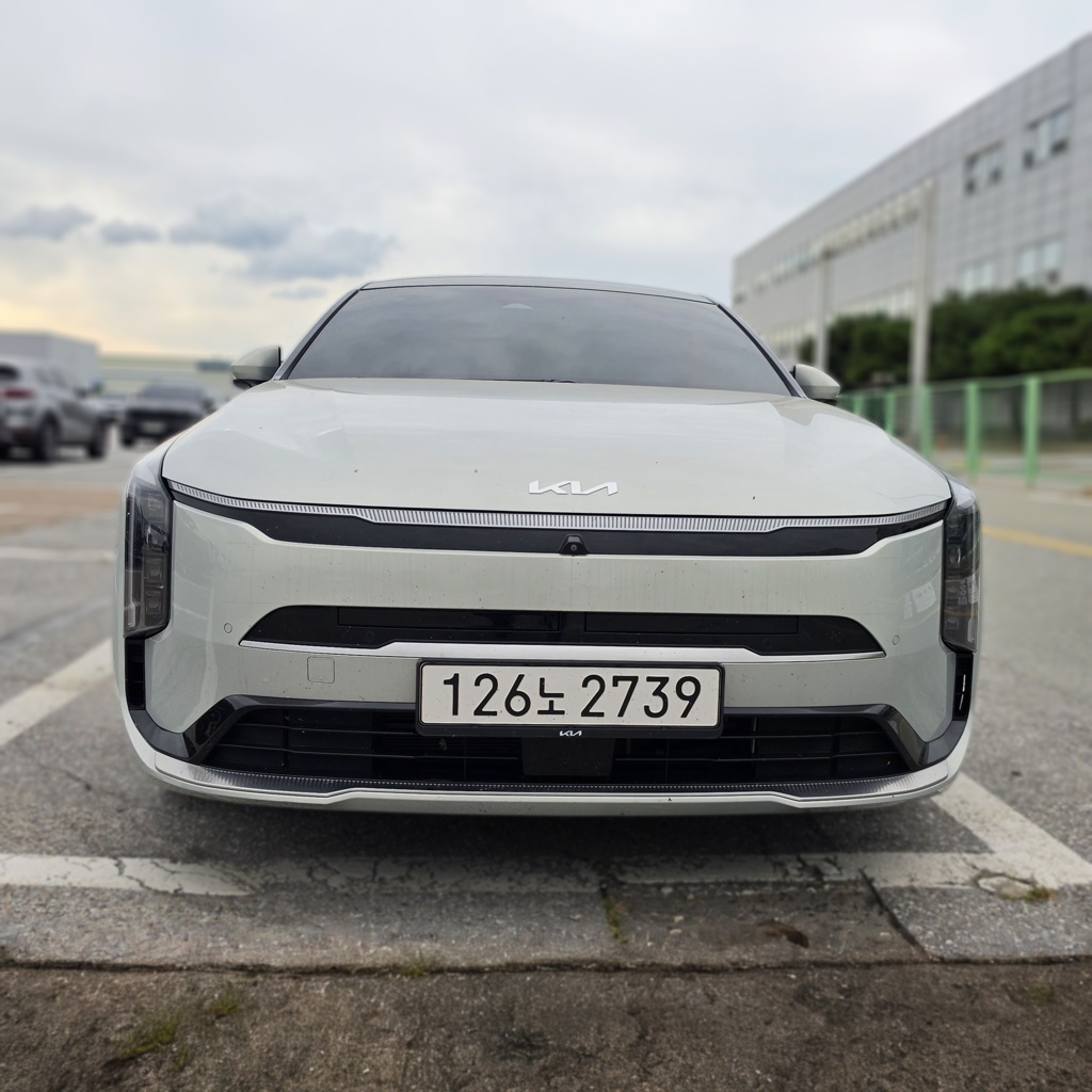 2025 Kia The New K8 1.6 TURBO Hybrid Signature — photograph 1 of 1