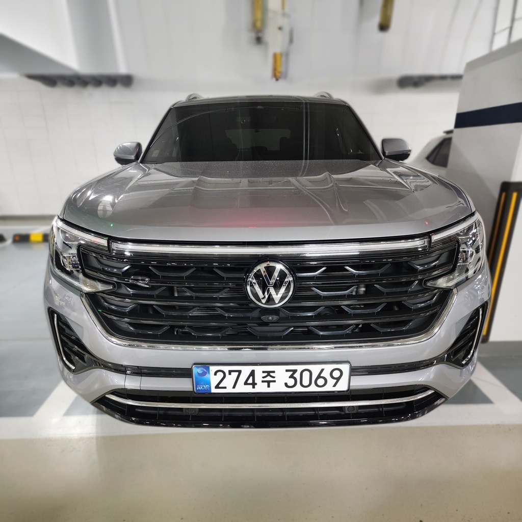2025 Volkswagen Atlas 2 Generation 2,0 TSI 4MOTION R-Line 7-seater — photograph 1 of 1