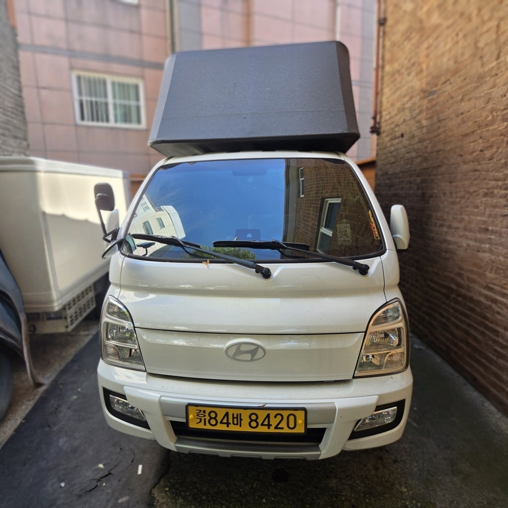 2025 Hyundai PORTER II Cargo 24MY SUPER CAB 2.5T LPDi EXTRA LONG WHEELBASE Automatic Premium Navigation — photograph 1 of 1