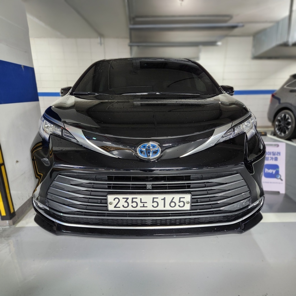 2023 Toyota New SIENNA 2.5 HYBRID 4WD — photograph 1 of 1
