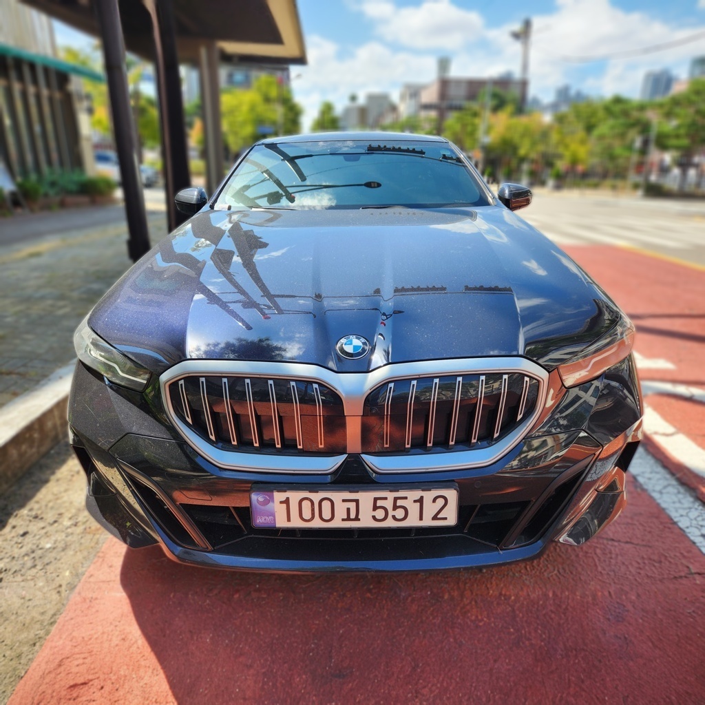2024 BMW 5 SERIES (G60) 520i M SPORT — photograph 1 of 1
