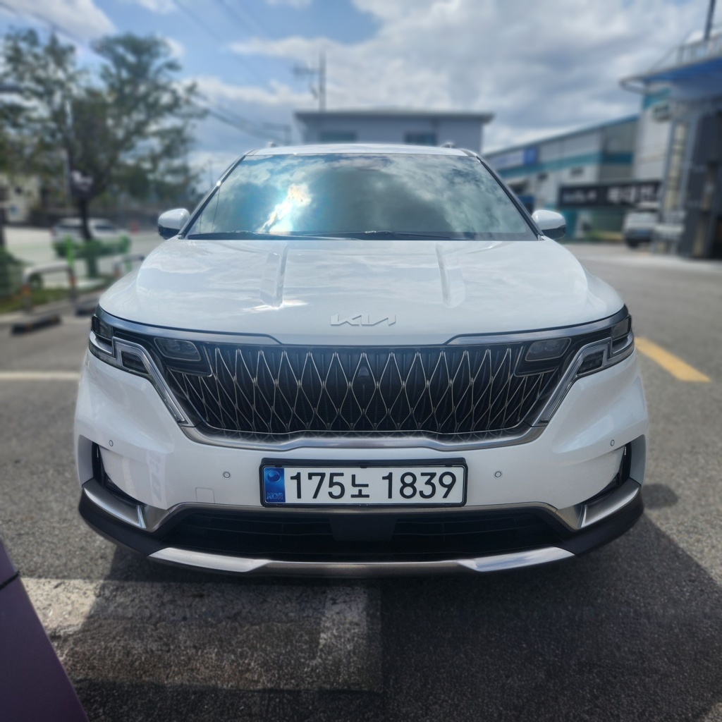 2023 Kia CARNIVAL 4 Generation Diesel 9-seater Signature — photograph 1 of 1