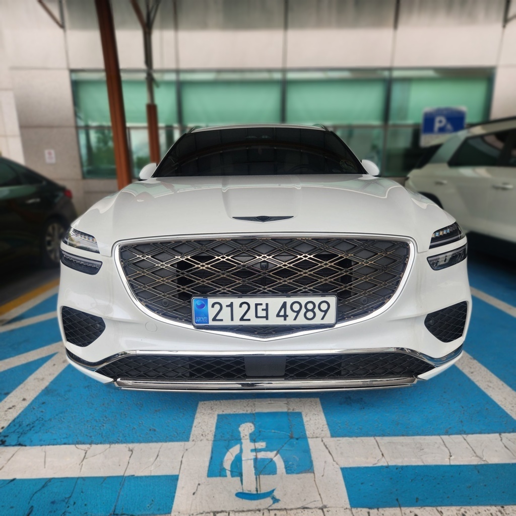 2025 Genesis GV70 FL 2.5T Gasoline AWD — photograph 1 of 1