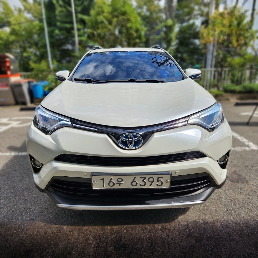 2018 Toyota RAV4 2.5 4WD Hybrid 4 Generation — Korean import available from KcarDeals