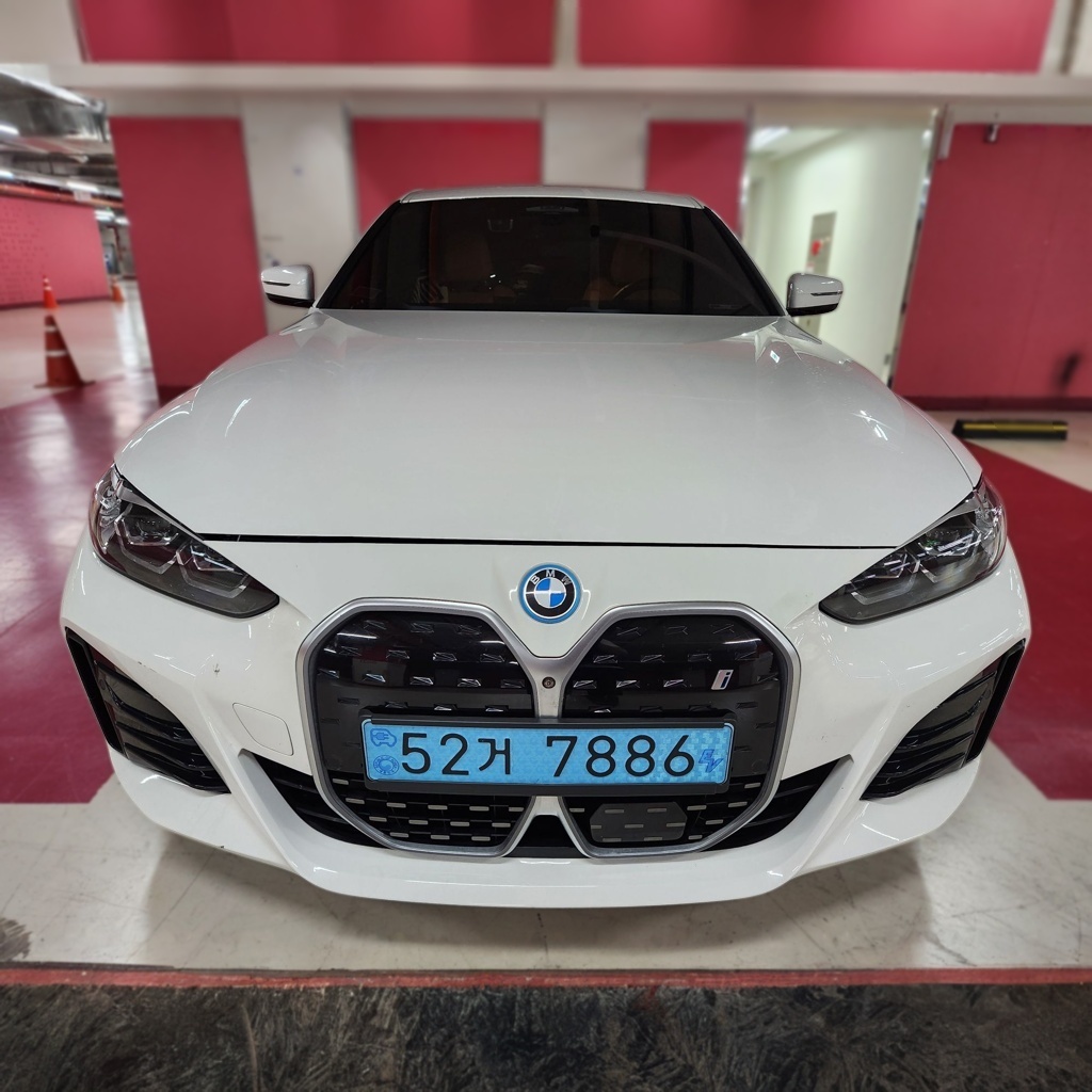 2022 BMW i4 eDrive40 M SPORT — photograph 1 of 1