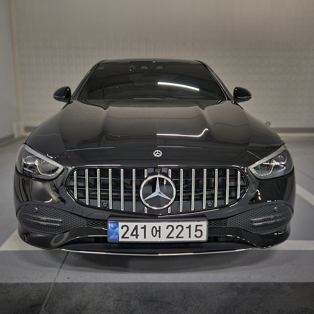 2023 Mercedes-Benz C200 AVANTGARDE — photograph 1 of 1
