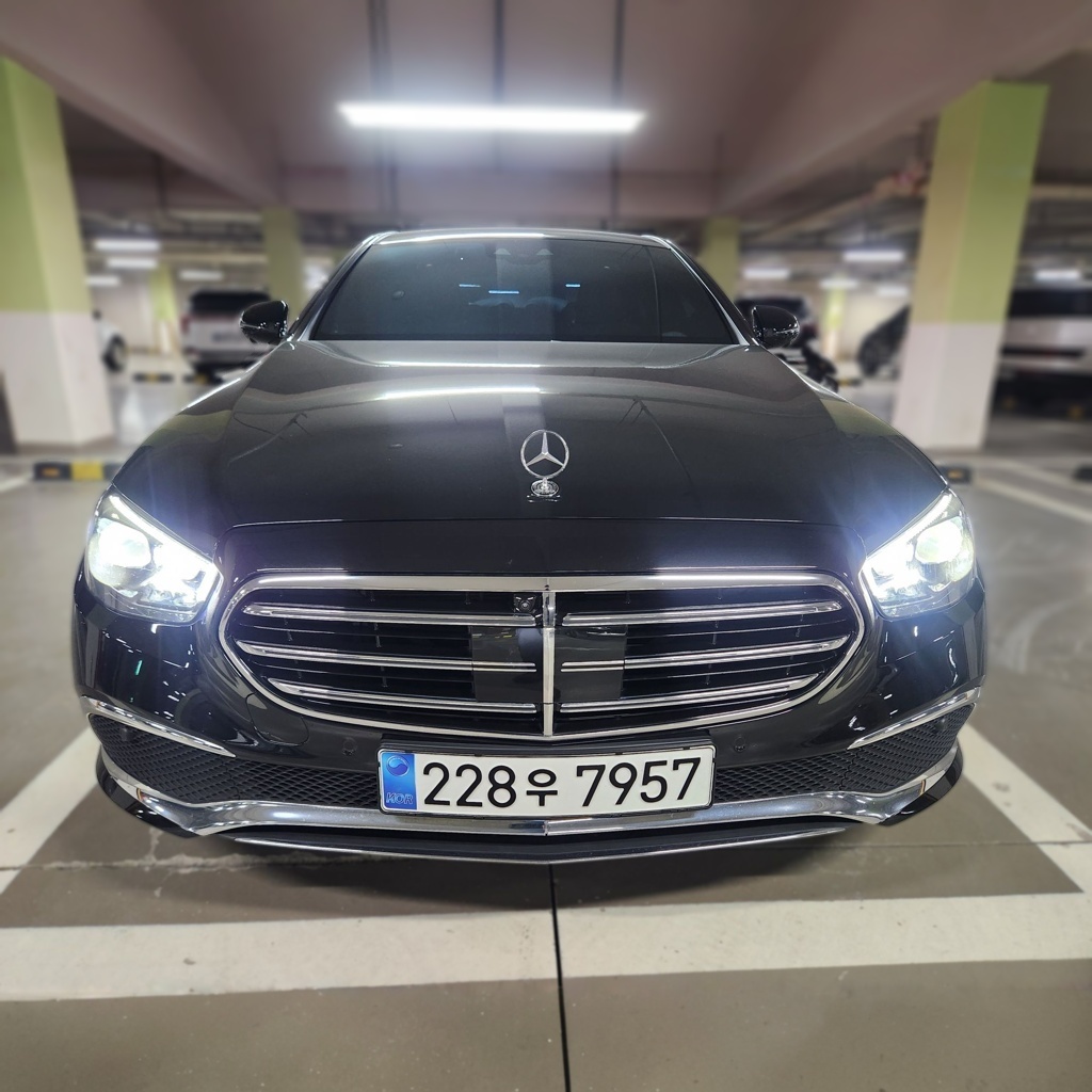 2023 Mercedes-Benz E250 Exclusive — photograph 1 of 1