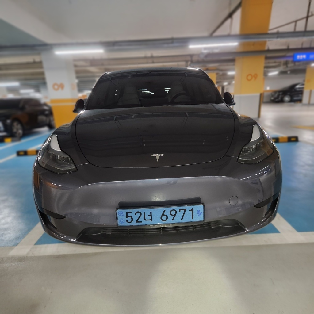 2024 Tesla Model Y RWD — photograph 1 of 1