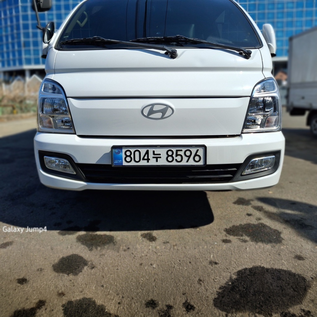 2025 Hyundai PORTER II WING BODY 24MY SUPER CAB 2.5T LPDi EXTRA LONG WHEELBASE Automatic Modern Plus ELECTRIC — photograph 1 of 1