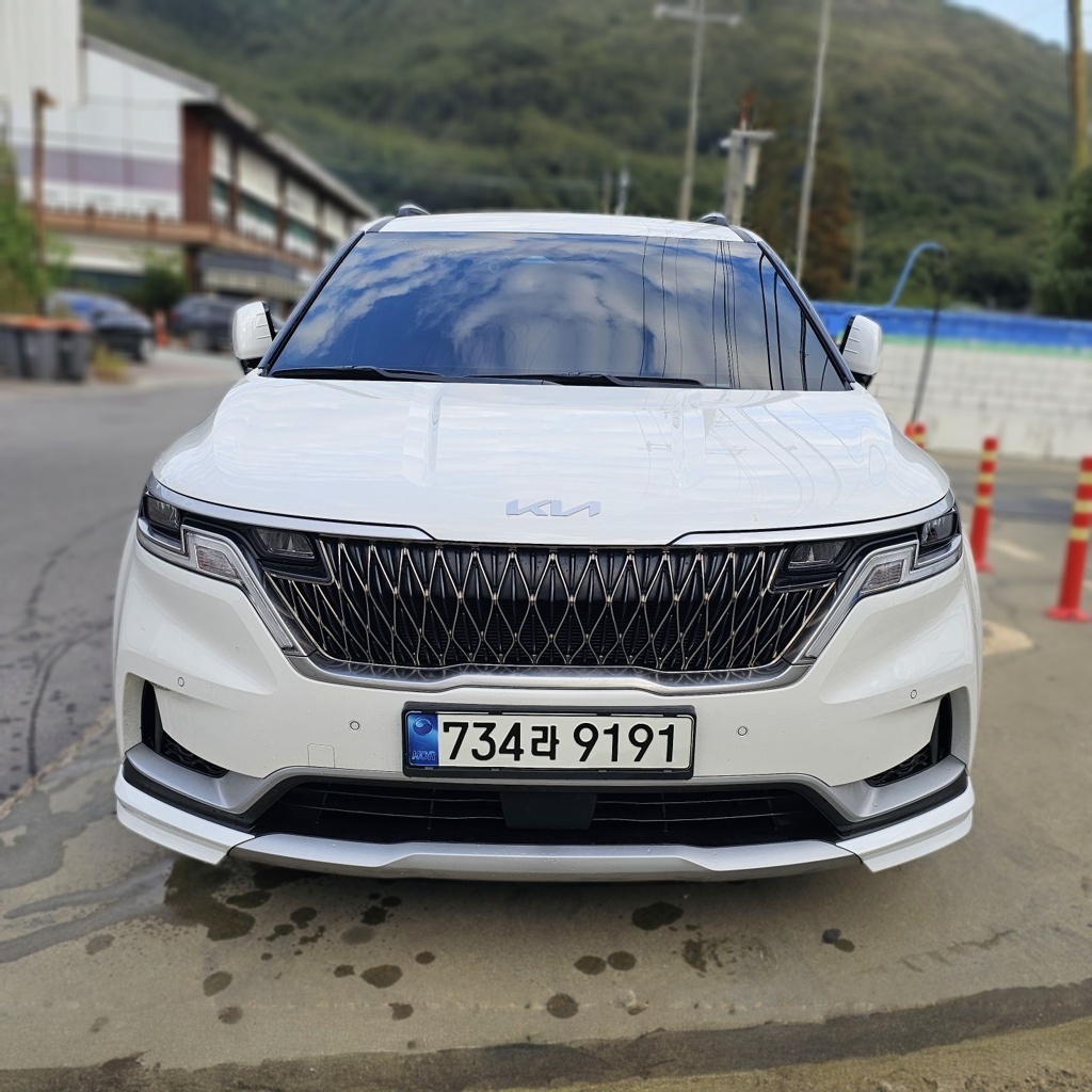 2023 Kia CARNIVAL 4 Generation Gasoline 11-seater Prestige — photograph 1 of 1