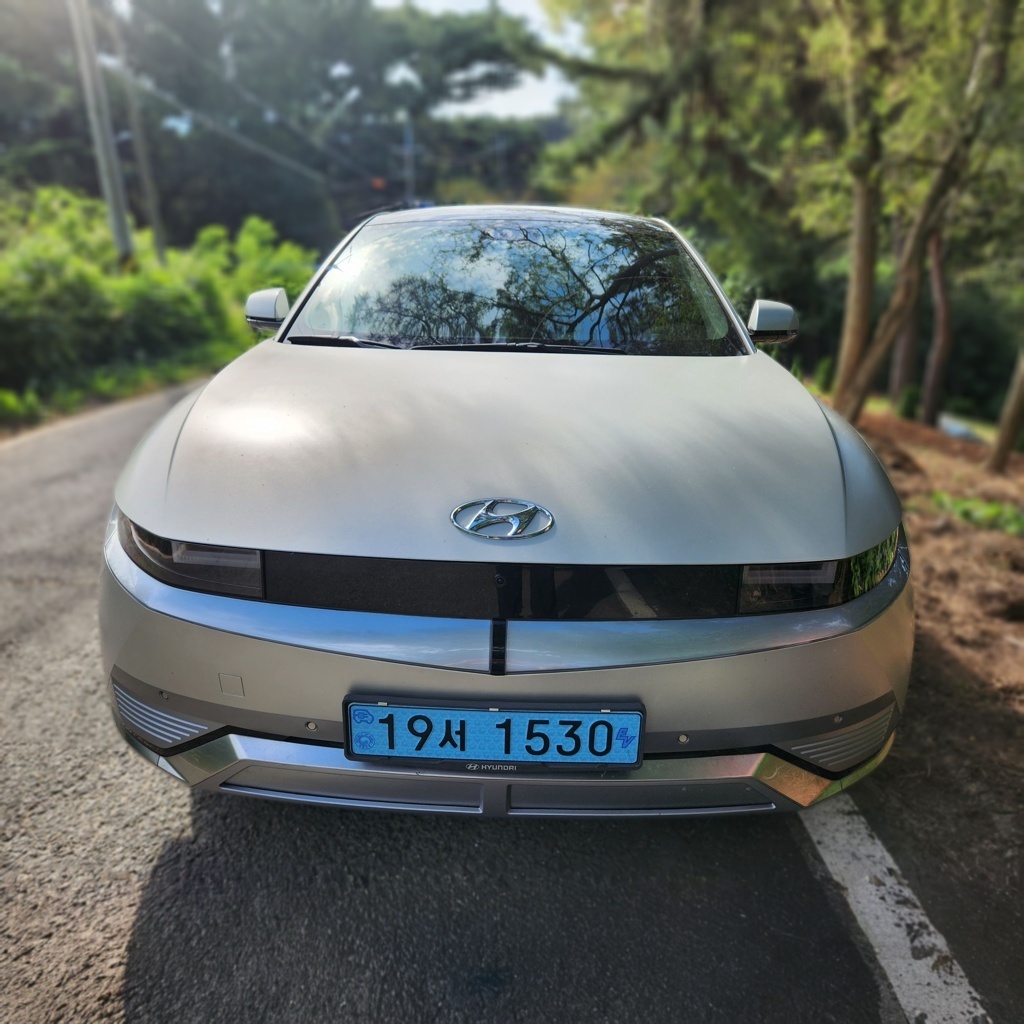 2023 Hyundai Ioniq 5 Long Range AWD Prestige — photograph 1 of 1