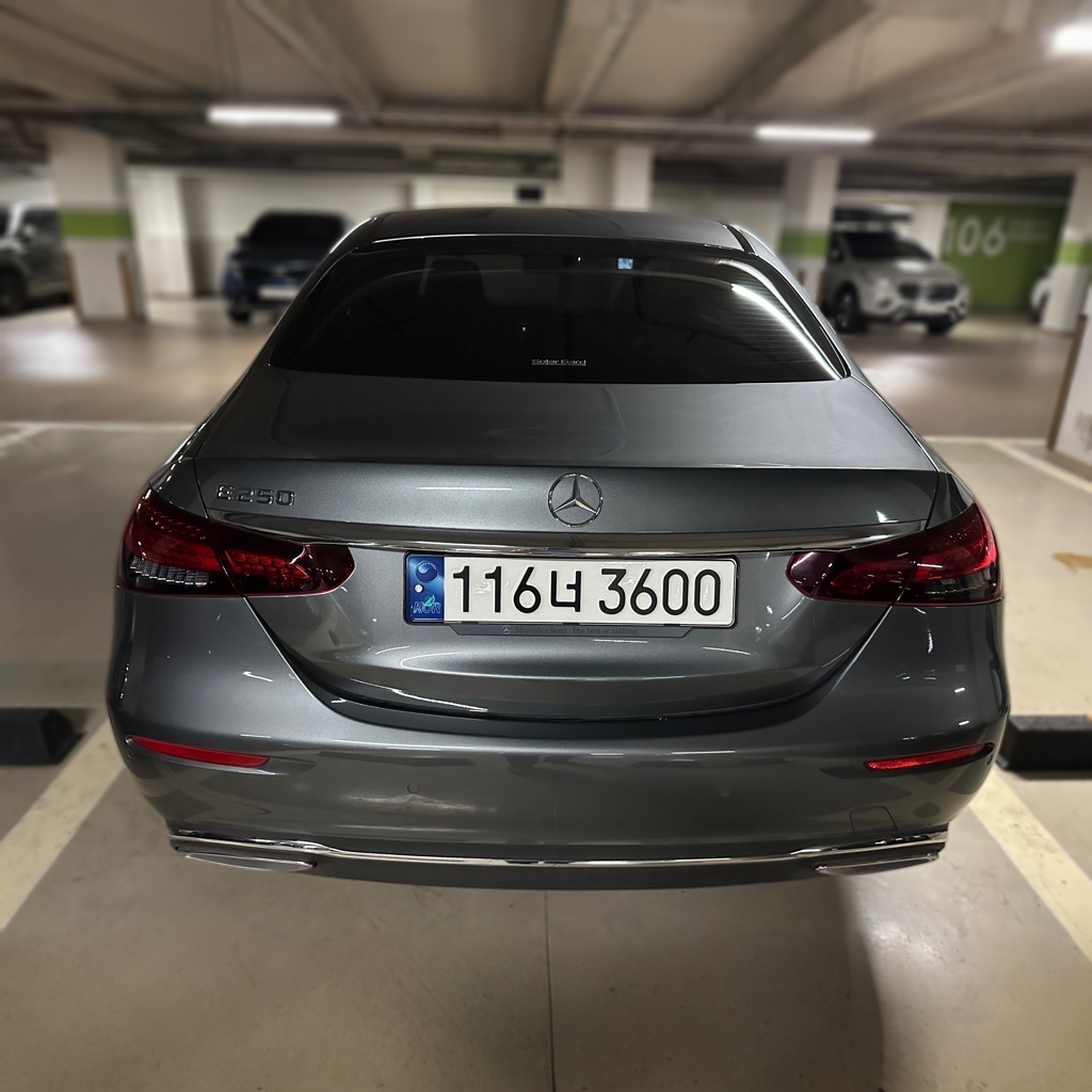 2023 Mercedes-Benz E250 Exclusive — photograph 1 of 1