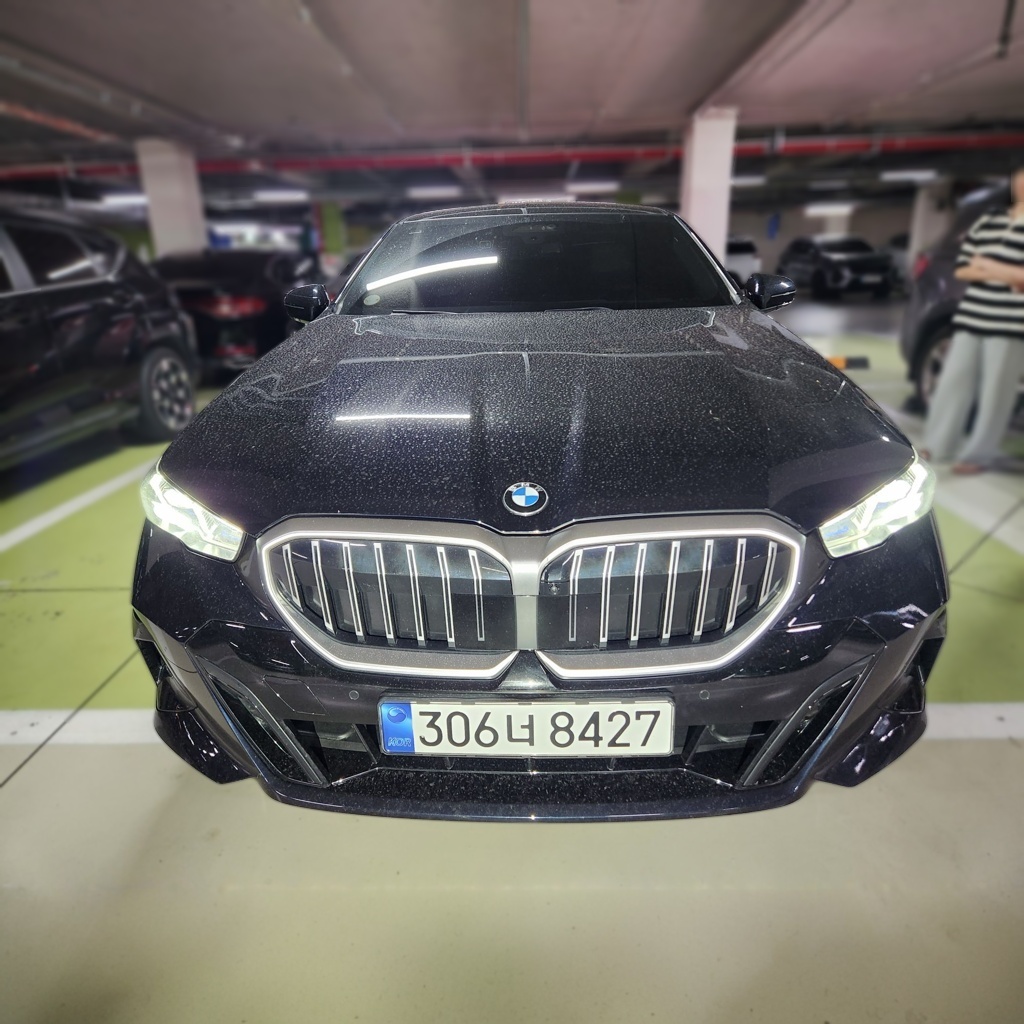 2025 BMW 5 SERIES (G60) 520i M SPORT — photograph 1 of 1