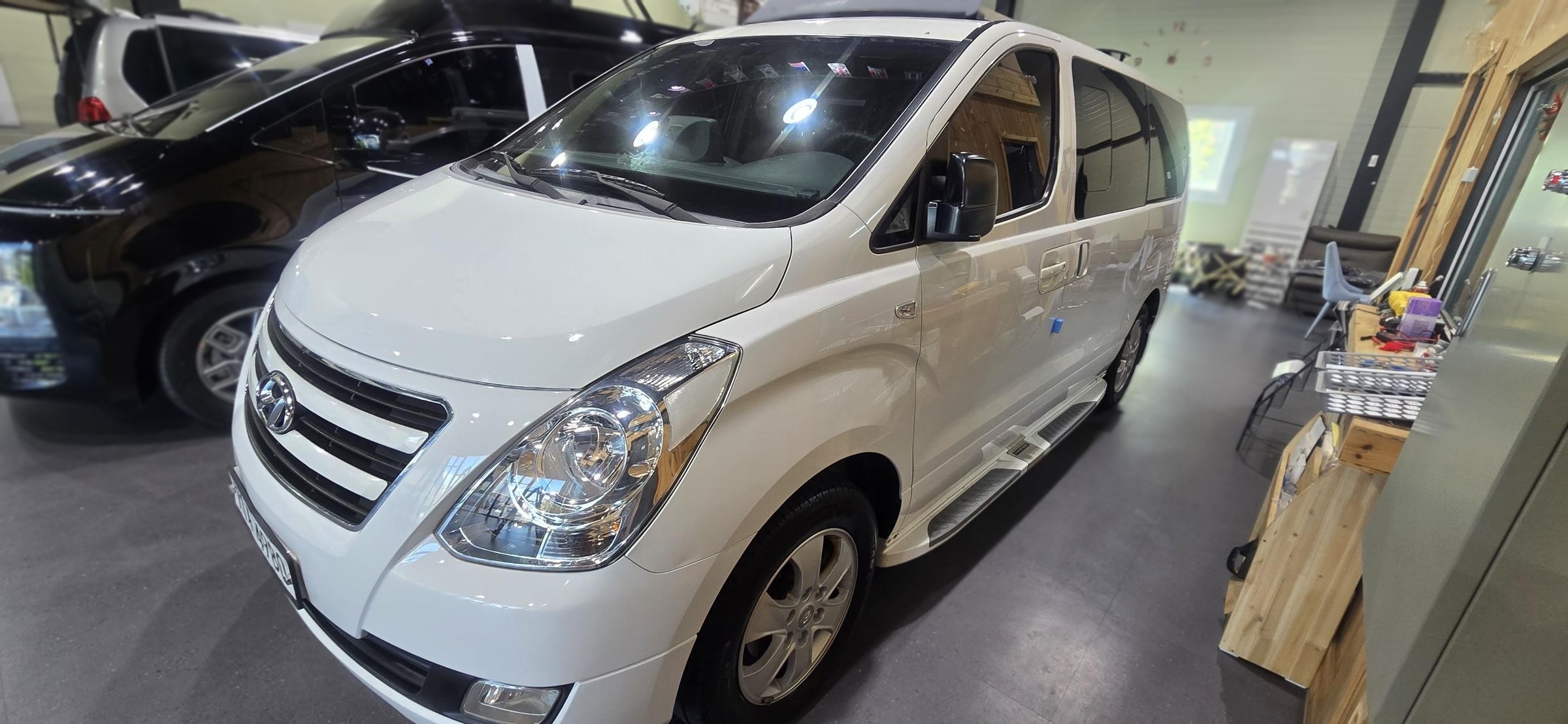 2017 Hyundai Grand Starex 4WD 12-seater Wagon Modern