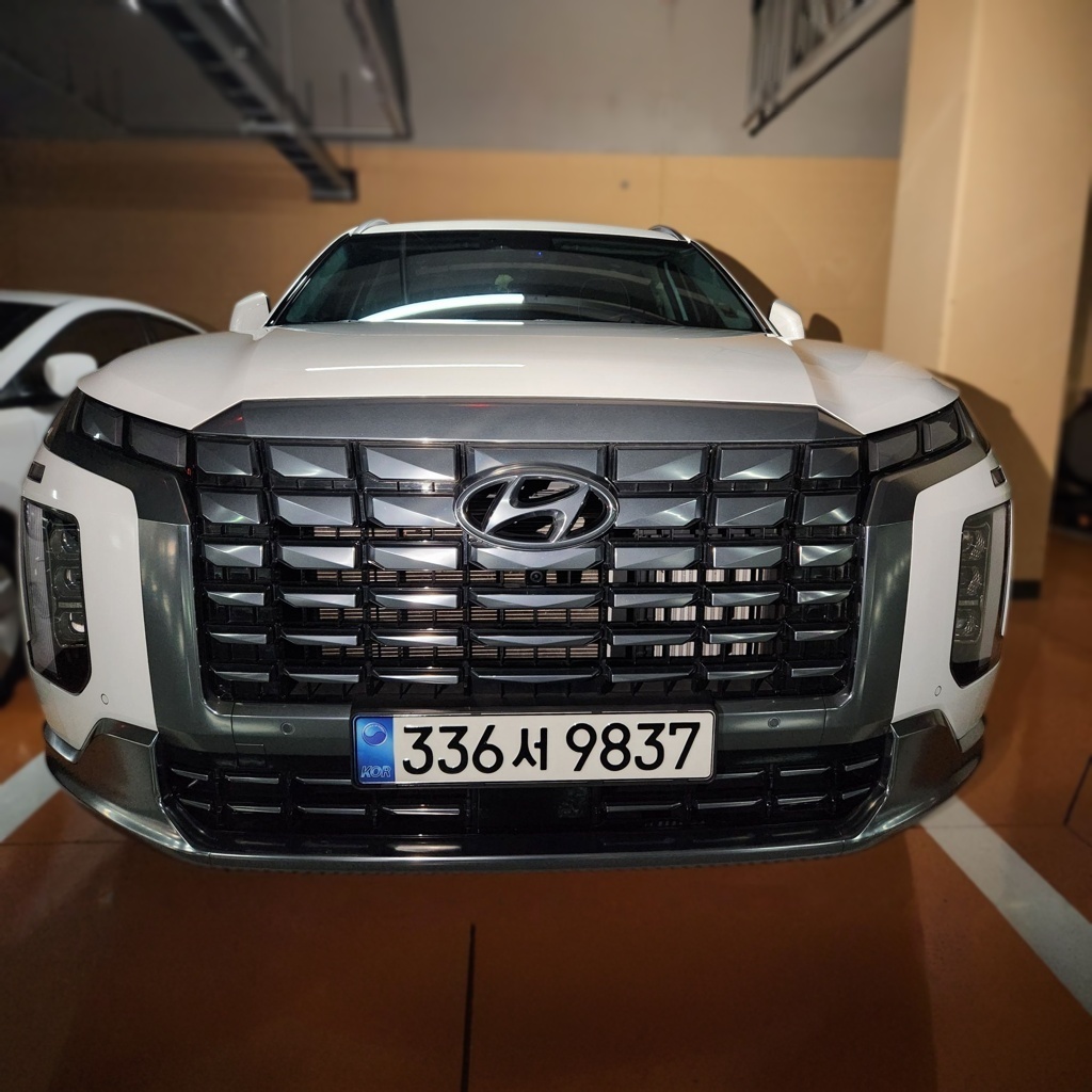 2023 Hyundai DIESEL 2.2 2WD Calligraphy (7 Seater) — photograph 1 of 1