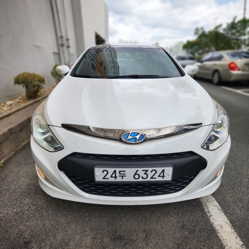2012 Hyundai SONATA Hybrid 2.0 Royal — Korean import available from KcarDeals