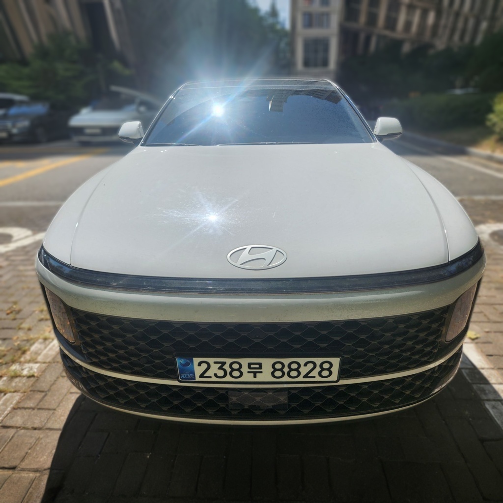 2023 Hyundai The All New Grandeur Hybrid (GN7) Calligraphy — photograph 1 of 1