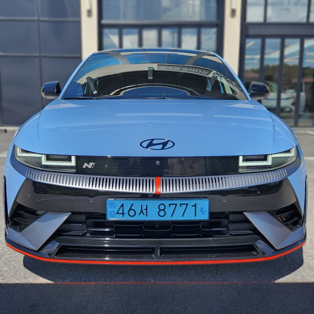 2024 Hyundai Ioniq 5 N AWD — photograph 1 of 1