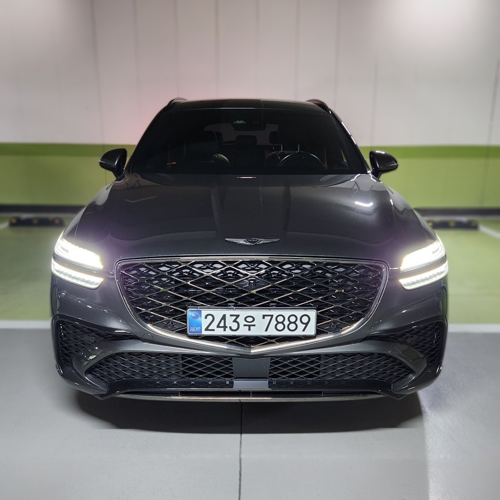 2025 Genesis GV70 FL 2.5T GASOLINE 2WD Sports — photograph 1 of 1