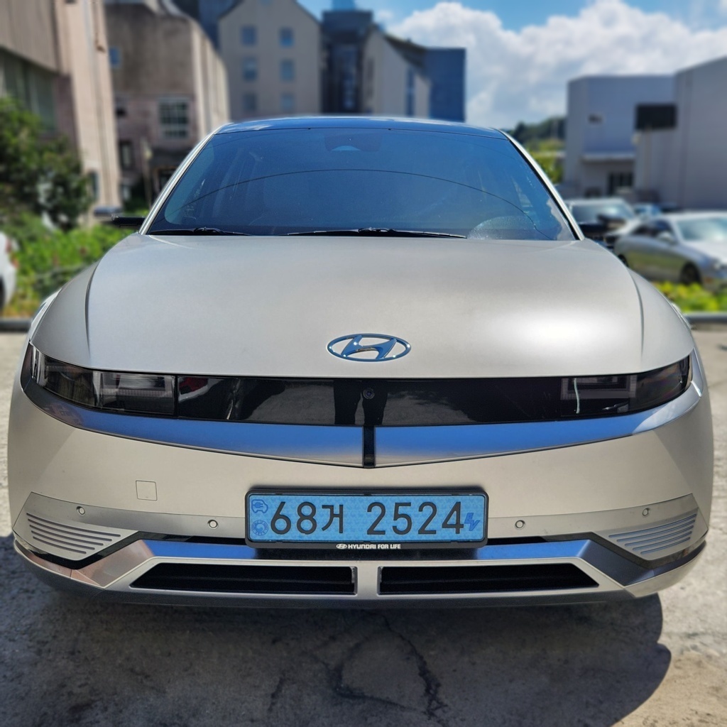 2022 Hyundai Ioniq 5 Long Range AWD Prestige — photograph 1 of 1