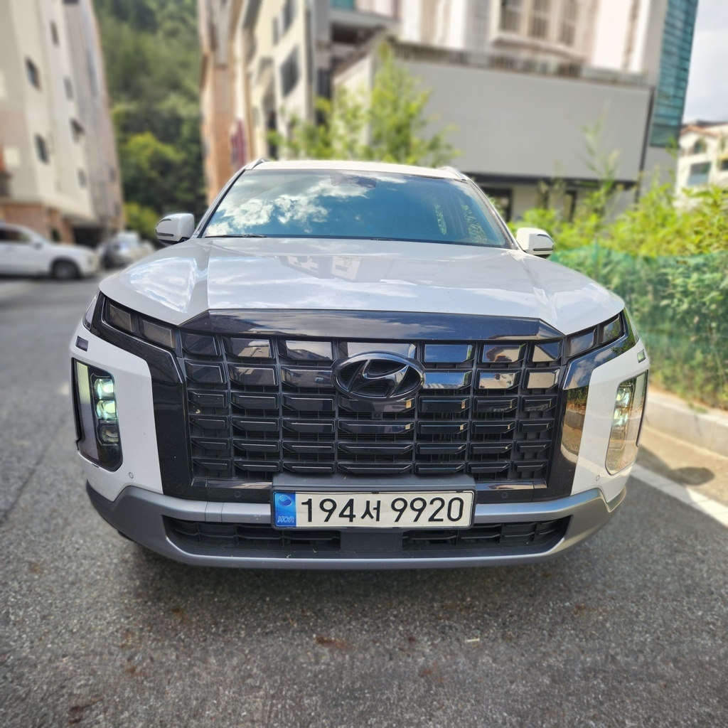 2023 Hyundai DIESEL 2.2 4WD Exclusive (7 Seater) — photograph 1 of 1