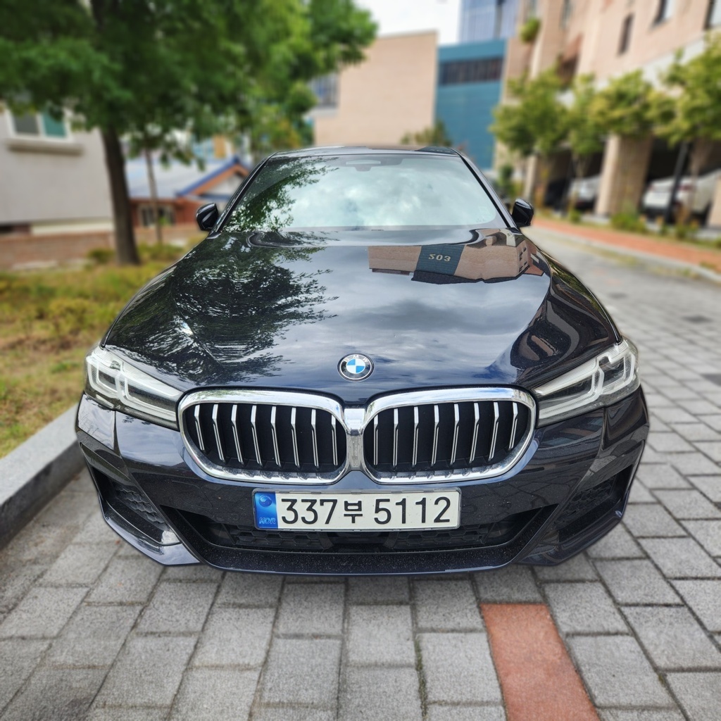 2023 BMW 5 SERIES (G30) 520i M SPORT — photograph 1 of 1
