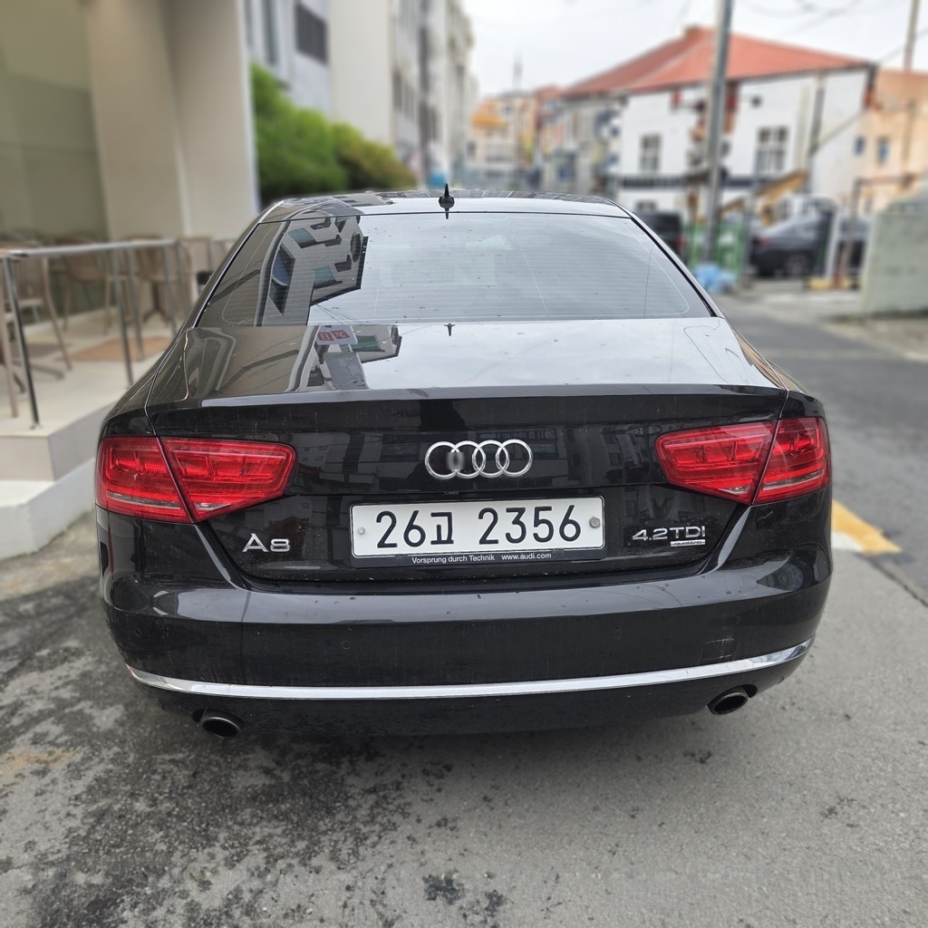 Audi A8 (D4)