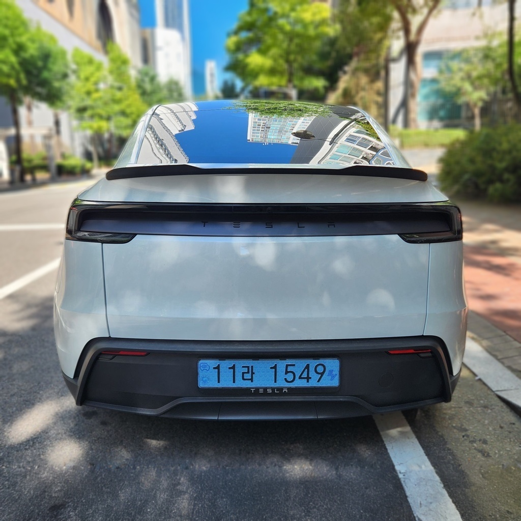 2026 Tesla Model Y Juniper Premium RWD — photograph 1 of 1
