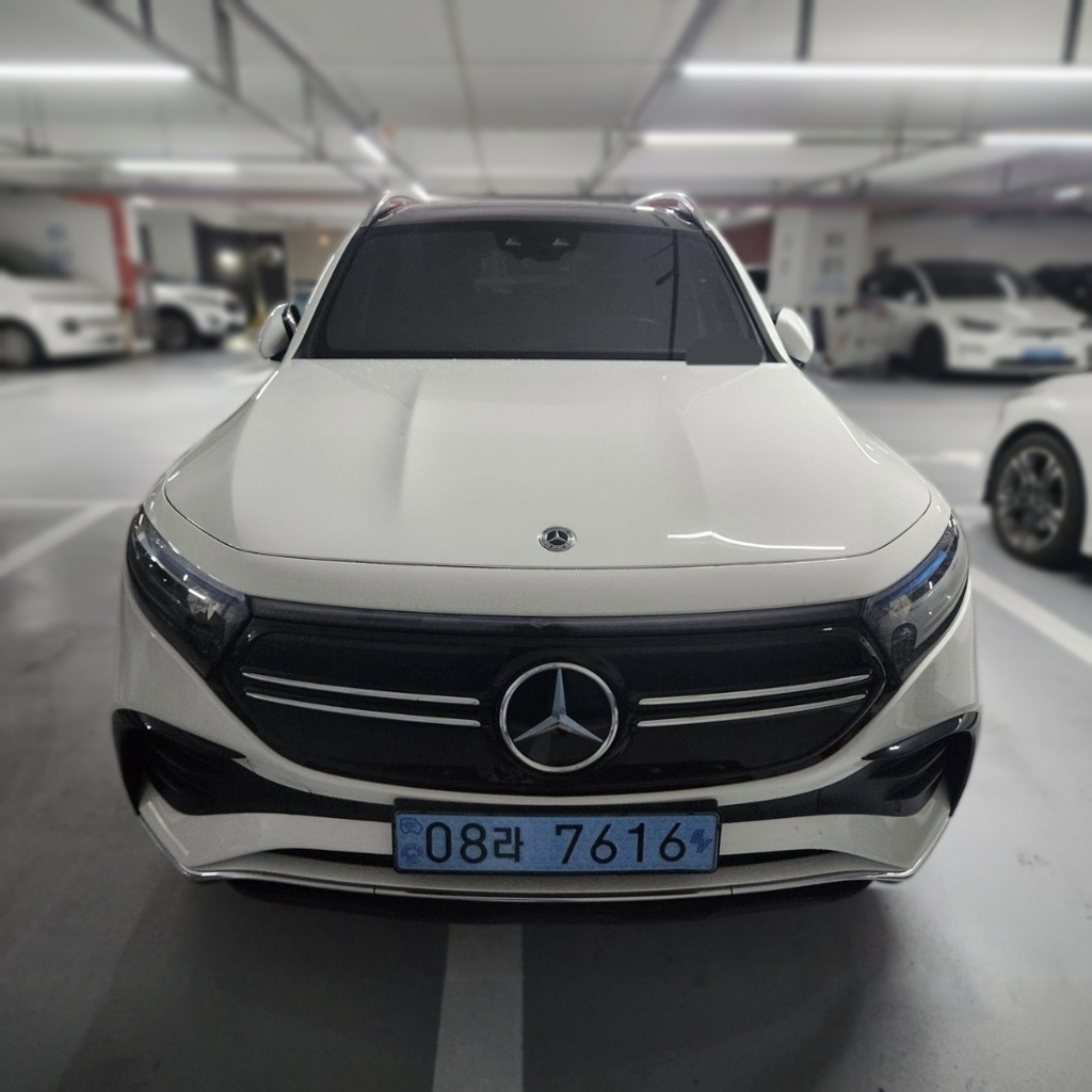 Mercedes-Benz EQB X243