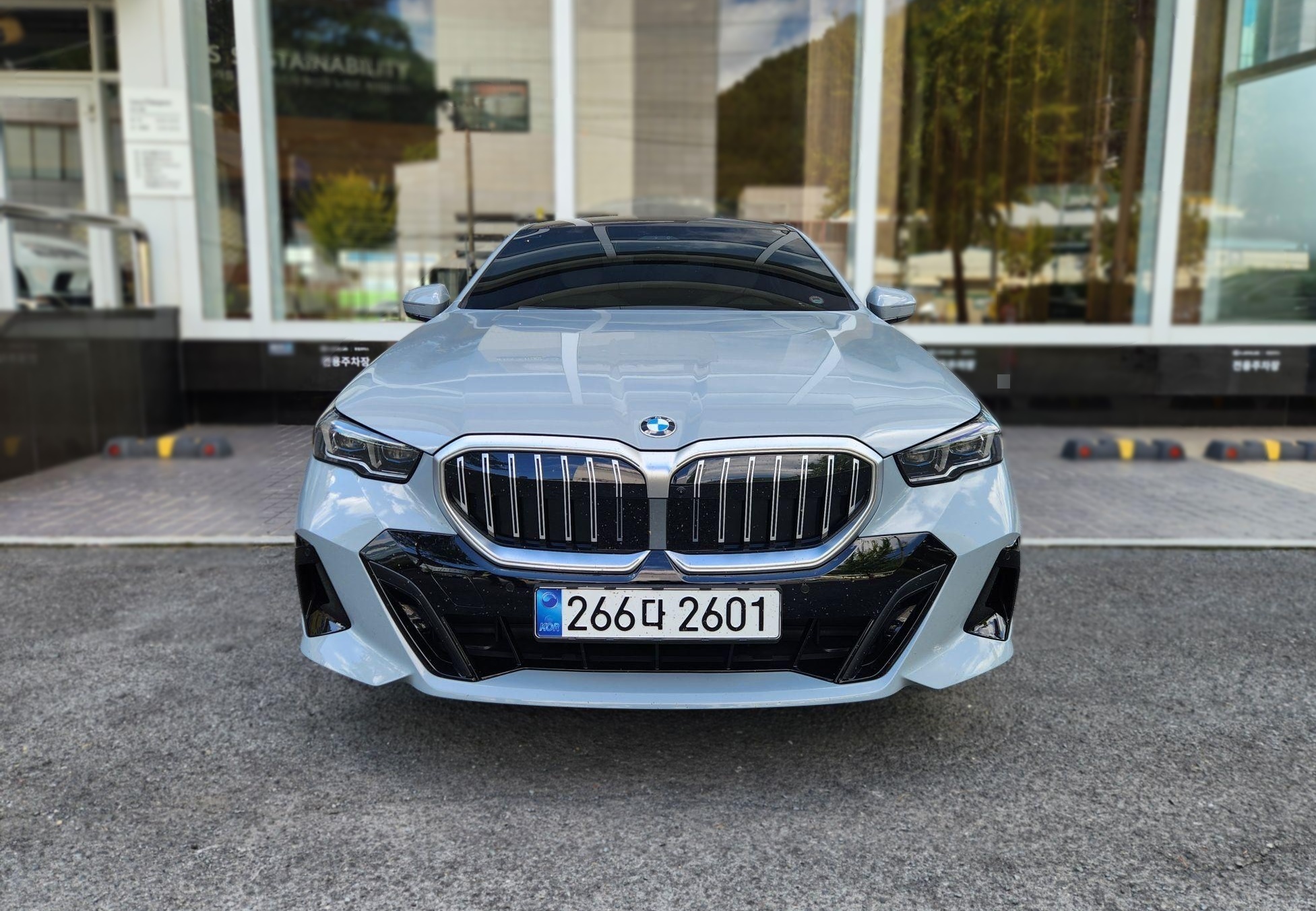 BMW 5 Series (G60)