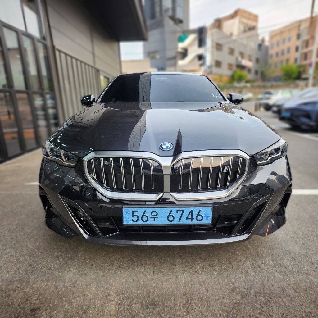 BMW i5