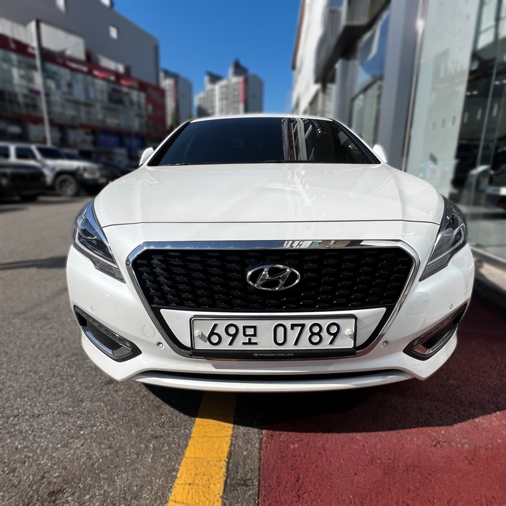 Hyundai LF Sonata Hybrid