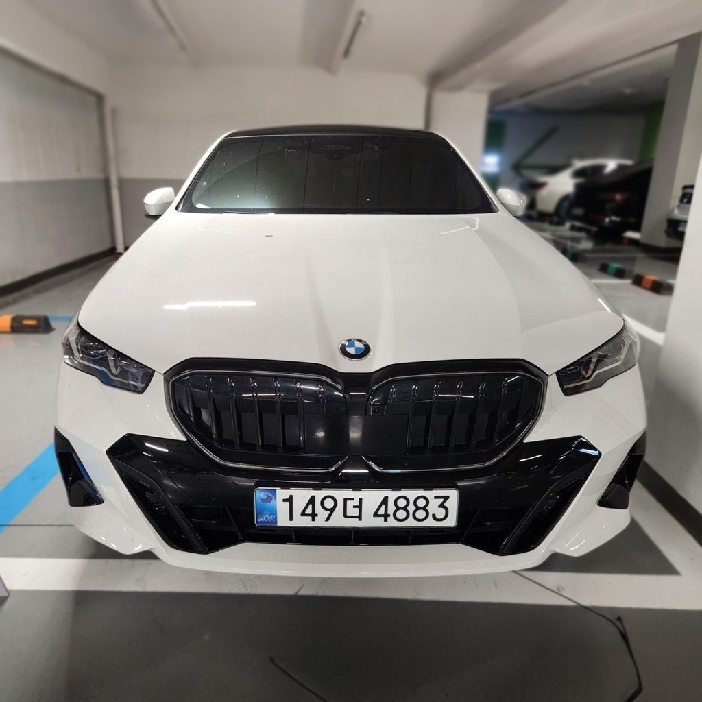 BMW 5 Series (G60)