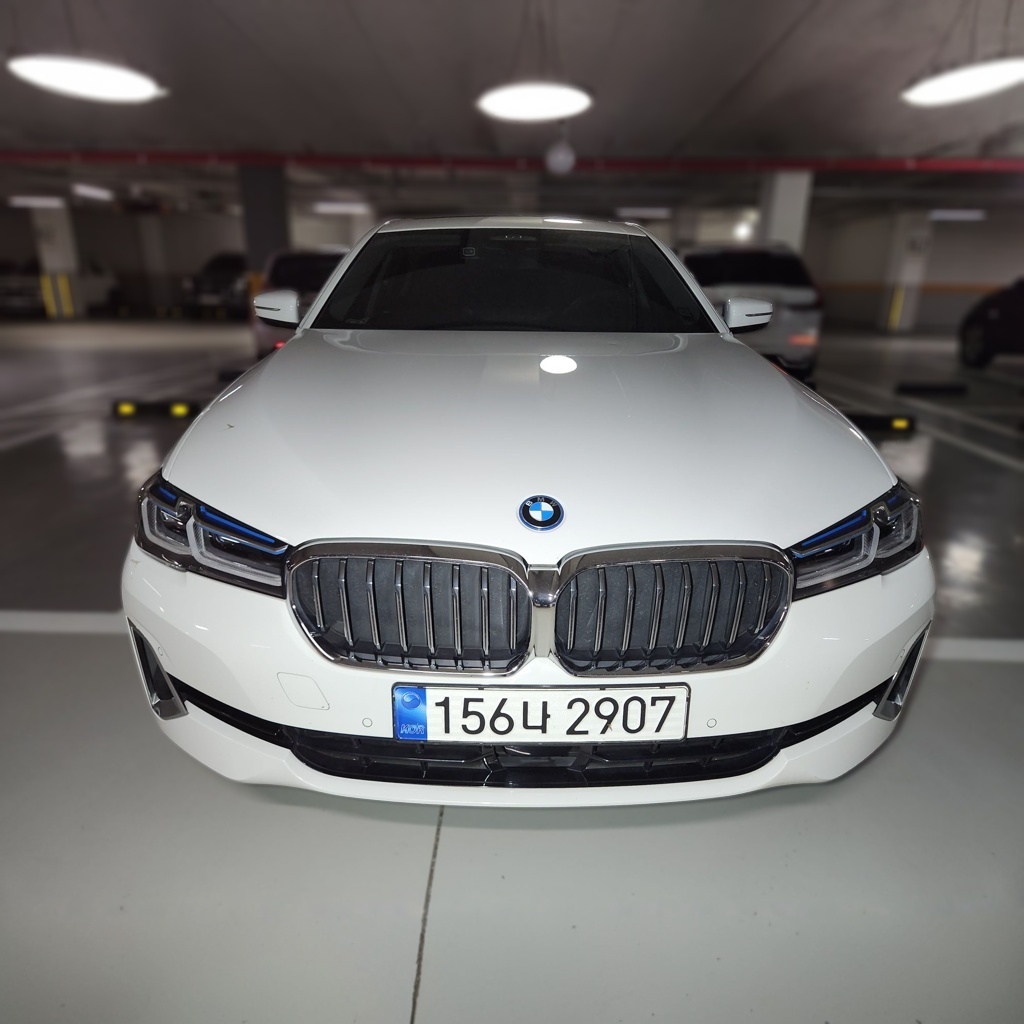 2023 BMW 5 SERIES (G30) 530e Luxury — photograph 1 of 1