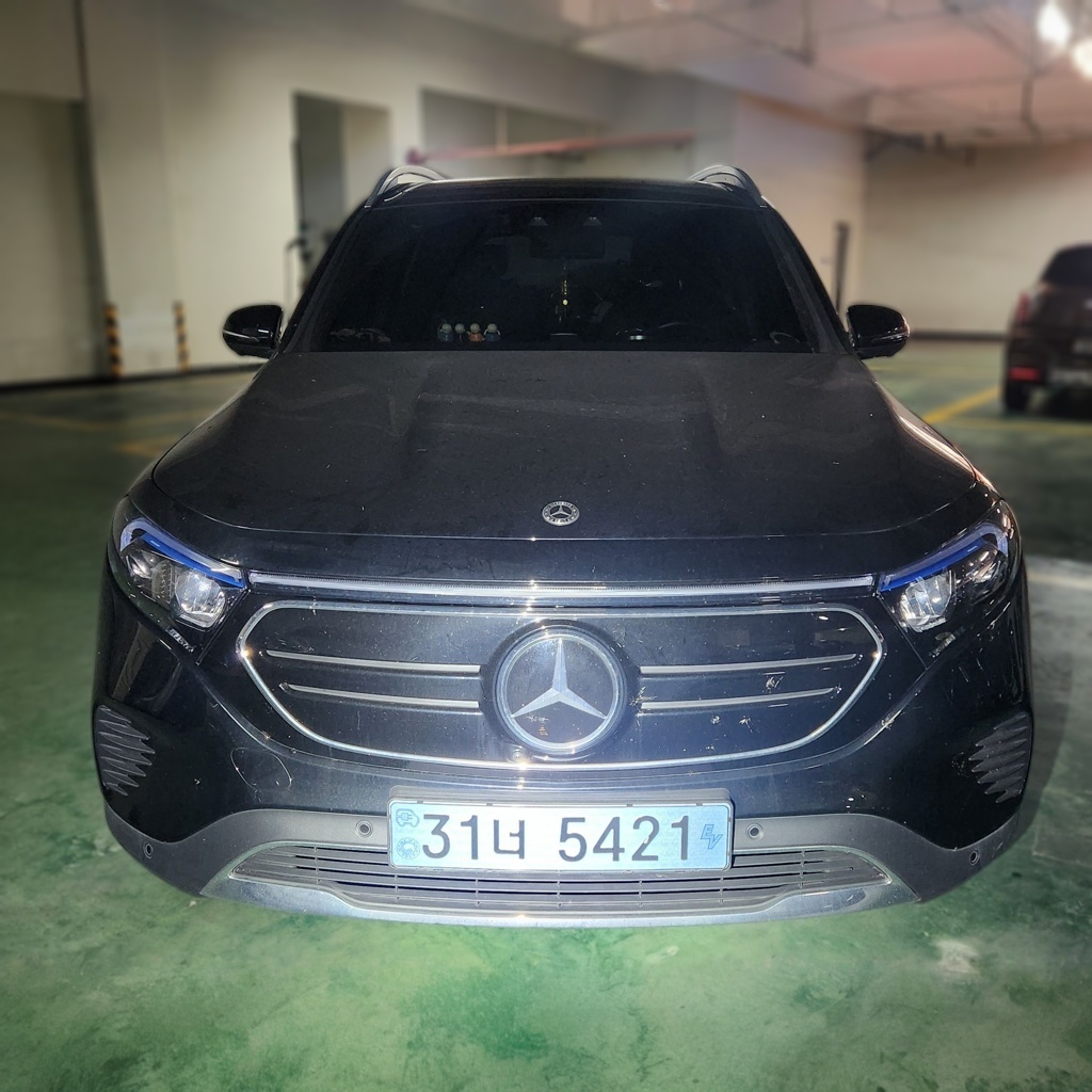 Mercedes-Benz EQB X243